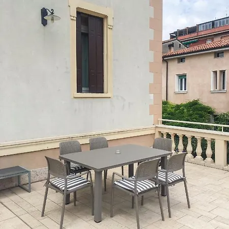 Juliet House Гостьовий будинок 2*