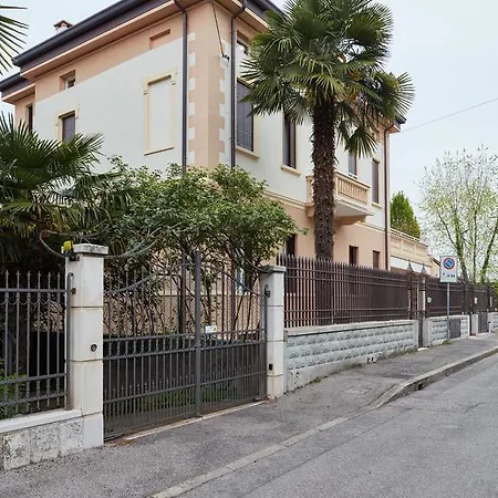 Juliet House Гостьовий будинок Верона