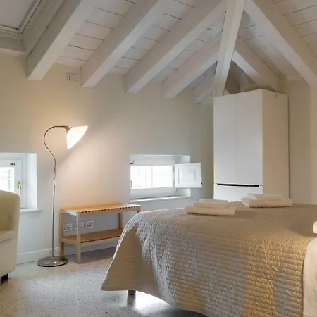 Juliet House 2*