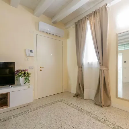 Гостьовий будинок Juliet House Верона