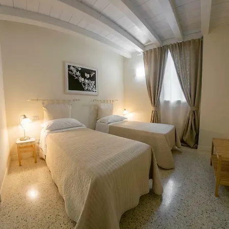 Гостьовий будинок Juliet House Верона