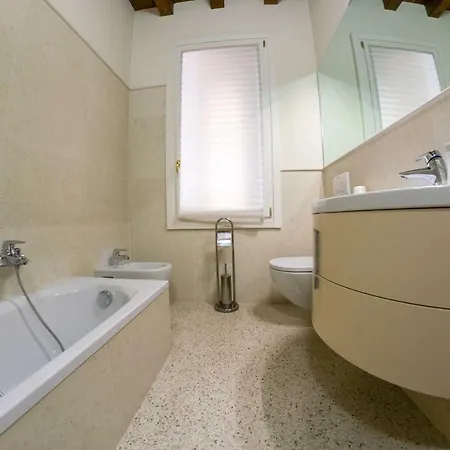 Juliet House Гостьовий будинок Верона