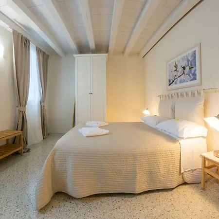 Juliet House 2* Верона
