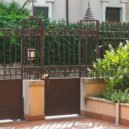 Juliet House Гостьовий будинок 2*